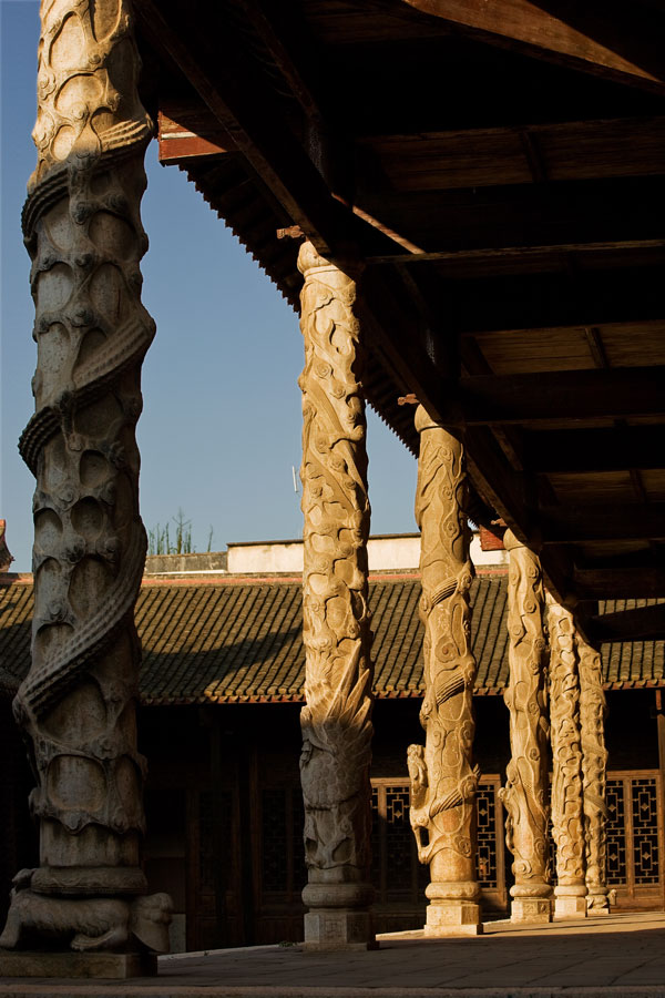 �߸����ο�����ʯ��Ⱥ